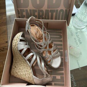 BCBG WEDGE SANDLES